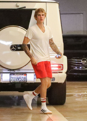 17.11 | Justin Bieber em Hollywood, Califórnia