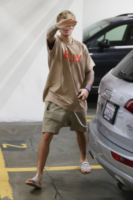 27.11 | Justin Bieber em Beverly Hills, Califórnia