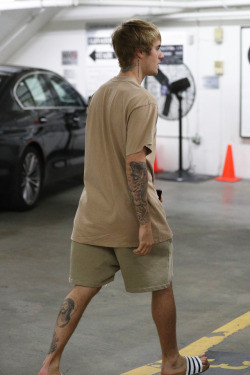 27.11 | Justin Bieber em Beverly Hills, Califórnia