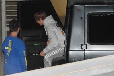 29.11 | Justin Bieber chegando no Saban Theatre em Beverly Hills, Califórnia