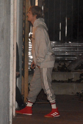 29.11 | Justin Bieber chegando no Saban Theatre em Beverly Hills, Califórnia