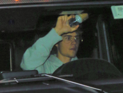29.11 | Justin Bieber chegando no Saban Theatre em Beverly Hills, Califórnia
