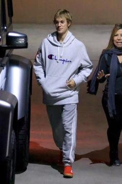 29.11 | Justin Bieber deixando no Saban Theatre em Beverly Hills, Califórnia