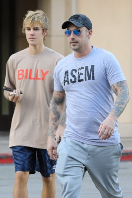 30.11 | Justin Bieber e Jeremy Bieber em Beverly Hills, Califórnia