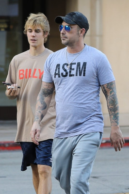 30.11 | Justin Bieber e Jeremy Bieber em Beverly Hills, Califórnia