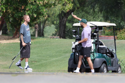09.06 | Justin e Neima Khaila jogando golf em Los Angeles
