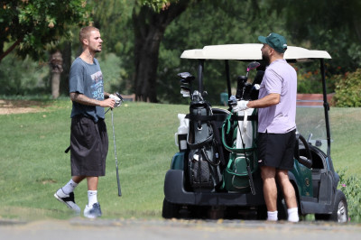 09.06 | Justin e Neima Khaila jogando golf em Los Angeles