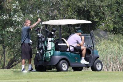 09.06 | Justin e Neima Khaila jogando golf em Los Angeles