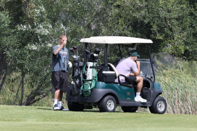 09.06 | Justin e Neima Khaila jogando golf em Los Angeles
