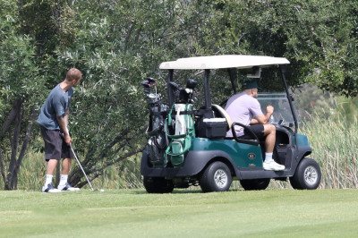 09.06 | Justin e Neima Khaila jogando golf em Los Angeles