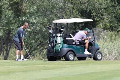 09.06 | Justin e Neima Khaila jogando golf em Los Angeles