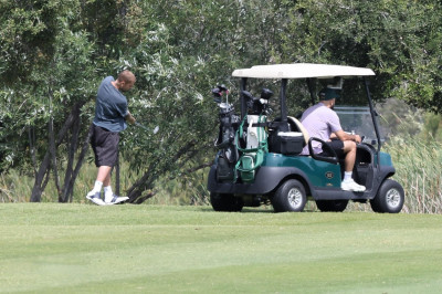 09.06 | Justin e Neima Khaila jogando golf em Los Angeles