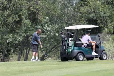 09.06 | Justin e Neima Khaila jogando golf em Los Angeles