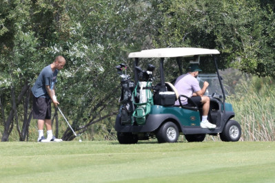 09.06 | Justin e Neima Khaila jogando golf em Los Angeles