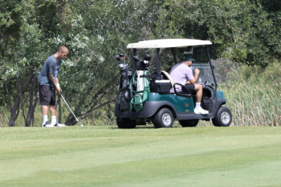 09.06 | Justin e Neima Khaila jogando golf em Los Angeles