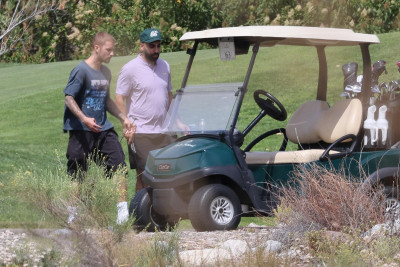 09.06 | Justin e Neima Khaila jogando golf em Los Angeles