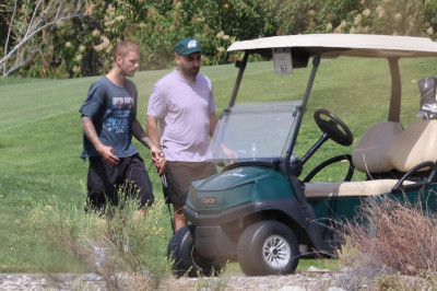 09.06 | Justin e Neima Khaila jogando golf em Los Angeles