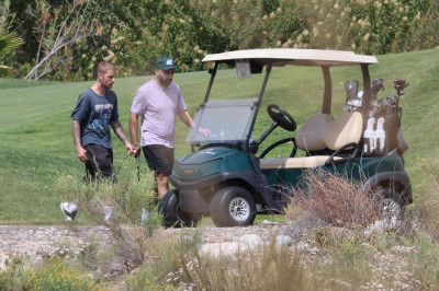 09.06 | Justin e Neima Khaila jogando golf em Los Angeles