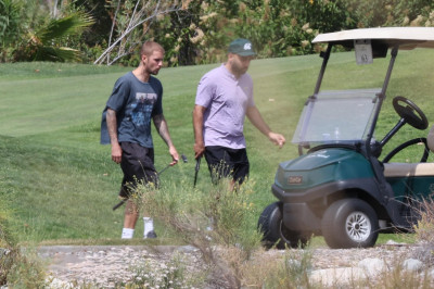 09.06 | Justin e Neima Khaila jogando golf em Los Angeles