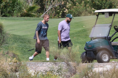 09.06 | Justin e Neima Khaila jogando golf em Los Angeles
