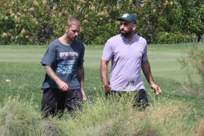 09.06 | Justin e Neima Khaila jogando golf em Los Angeles
