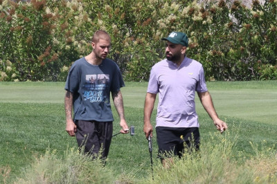 09.06 | Justin e Neima Khaila jogando golf em Los Angeles
