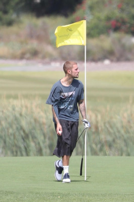 09.06 | Justin e Neima Khaila jogando golf em Los Angeles