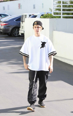 30.11 | Justin Bieber em Studio City, Califórnia