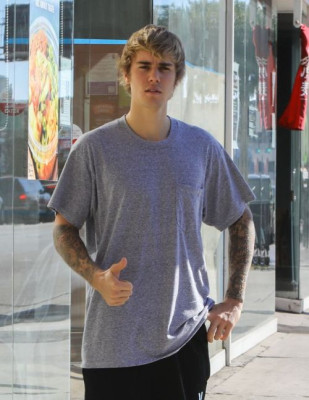 12.01 | Justin Bieber em Beverly Hills, CA