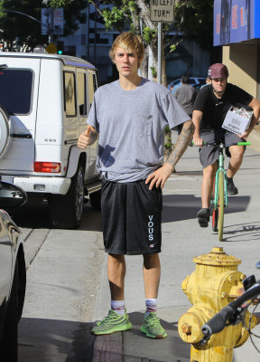 12.01 | Justin Bieber em Beverly Hills, CA