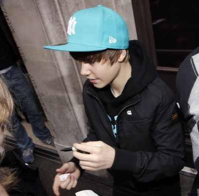 18.03 | Justin Bieber deixando a rádio 1 em Londres