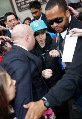 18.03 | Justin Bieber deixando a rádio 1 em Londres