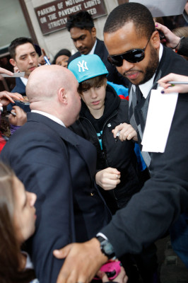 18.03 | Justin Bieber deixando a rádio 1 em Londres