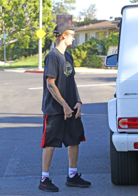 12.04 | Justin Bieber no Runyon Canyon Park em Los Angeles, Califórnia