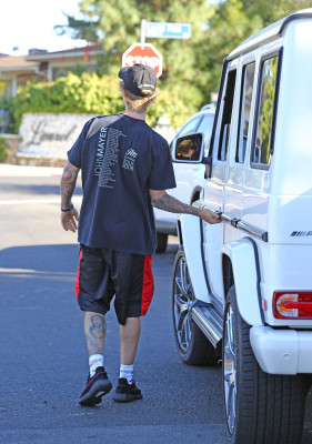 12.04 | Justin Bieber no Runyon Canyon Park em Los Angeles, Califórnia