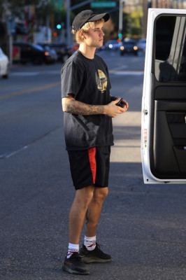12.04 | Justin Bieber chegando no II Pastaio em Beverly Hills, Califórnia