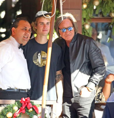 12.04 | Justin Bieber deixando o II Pastaio em Beverly Hills, Califórnia