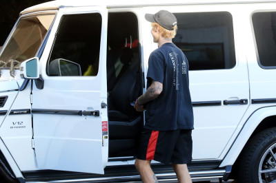 12.04 | Justin Bieber deixando o II Pastaio em Beverly Hills, Califórnia