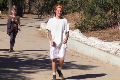 12.05 | Justin Bieber no Runyon Canyon Park em Los Angeles, Califórnia