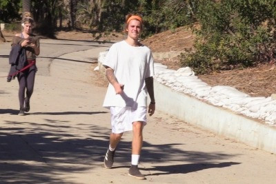 12.05 | Justin Bieber no Runyon Canyon Park em Los Angeles, Califórnia