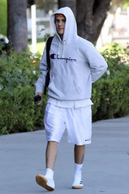 12.05 | Justin Bieber em Los Angeles, na Califórnia