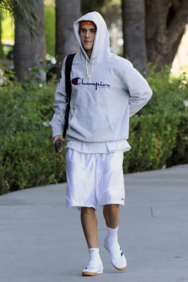 12.05 | Justin Bieber em Los Angeles, na Califórnia