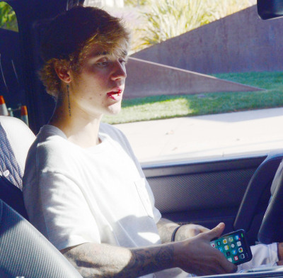 12.05 | Justin Bieber em Beverly Hills, na Califórnia
