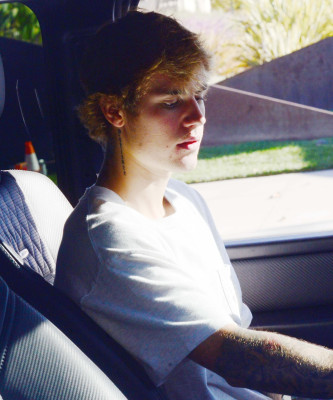 12.05 | Justin Bieber em Beverly Hills, na Califórnia