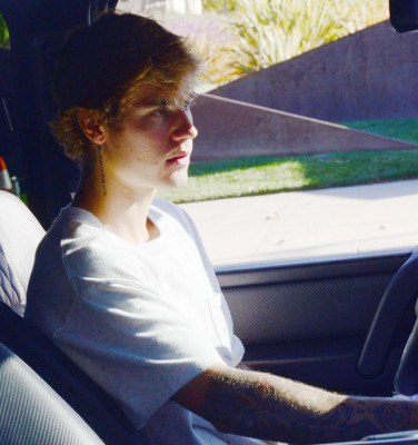 12.05 | Justin Bieber em Beverly Hills, na Califórnia