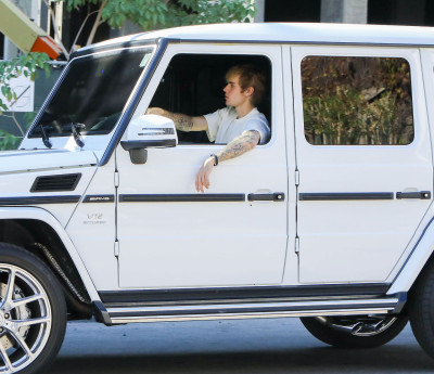 12.06 | Justin Bieber em Beverly Hills, Califórnia