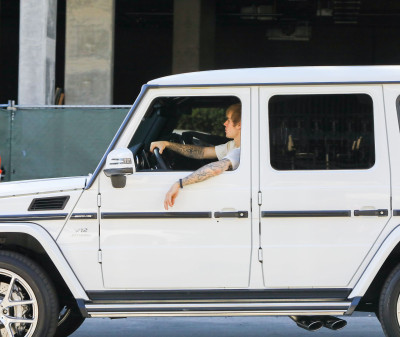 12.06 | Justin Bieber em Beverly Hills, Califórnia