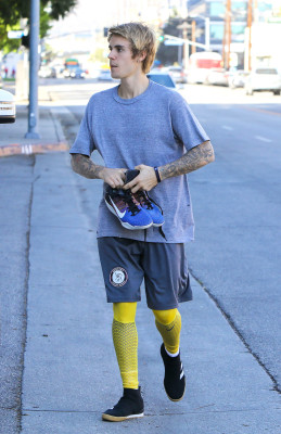12.07 | Justin Bieber chegando no Equinox em Beverly Hills, Califórnia