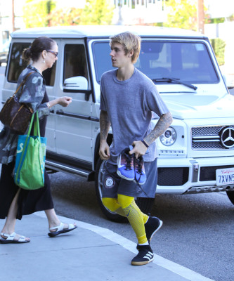 12.07 | Justin Bieber chegando no Equinox em Beverly Hills, Califórnia