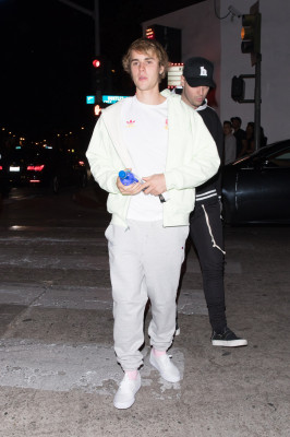 12.10 | Justin Bieber deixando o Villa Lounge em West Hollywood, Califórnia